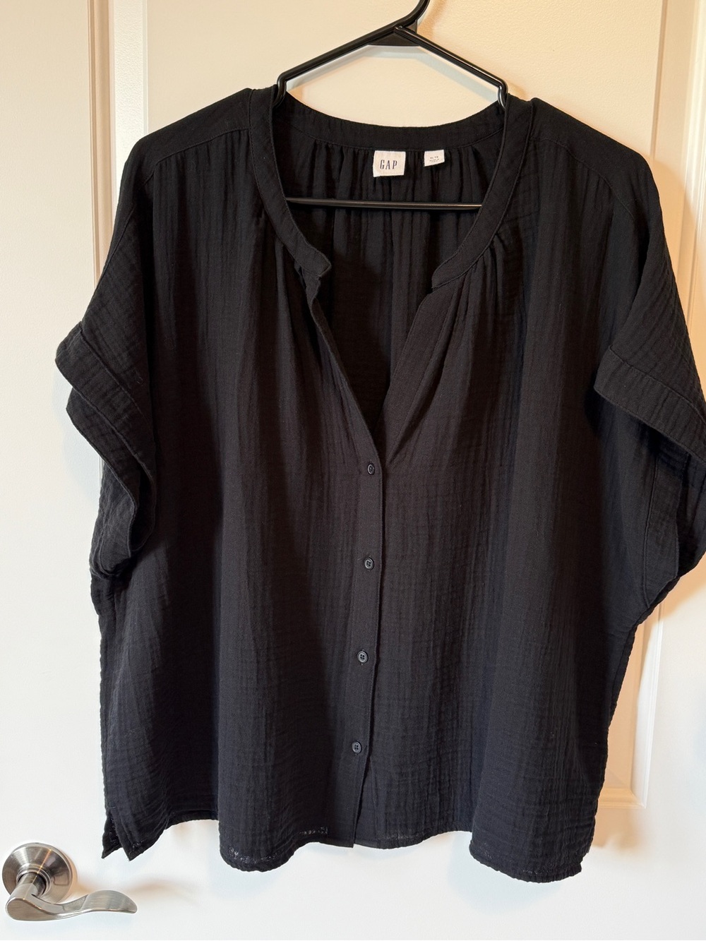 GAP 100% Cotton Gauze Short-Sleeve split-neck button-downTop Black size XL